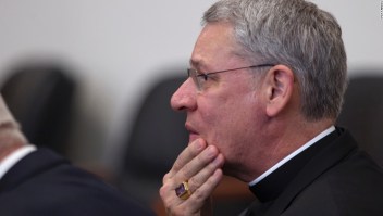 El obispo Robert Finn, de Kansas City, en una corte el 6 de septiembre de 2012. Crédito: Pool/Tammy Ljungblad/Kansas City Star/MCT