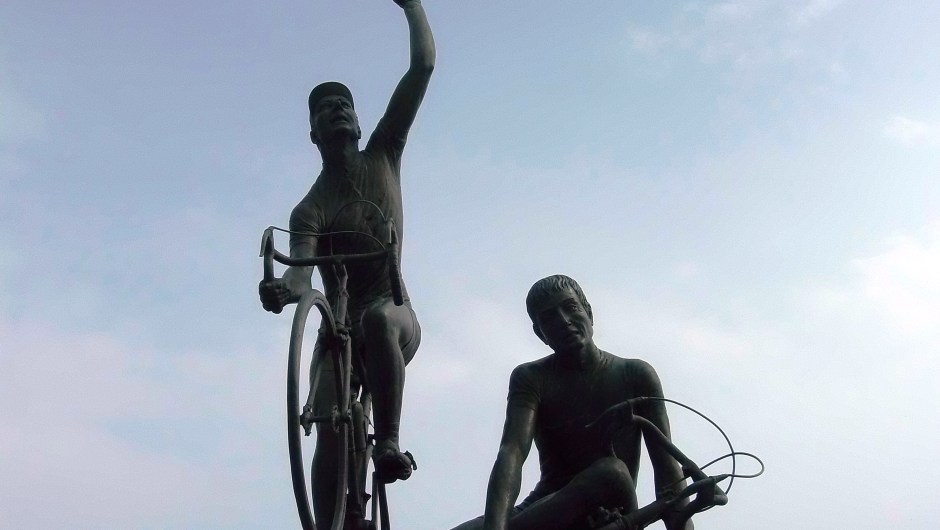 Monumento al ciclismo en Ghisallo (Crédito: Ander Izagirre)