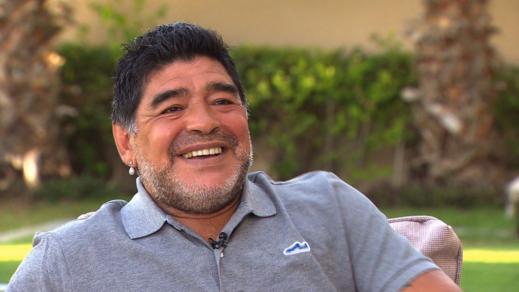 Diego Armando Maradona durante su entrevista con Becky Anderson.