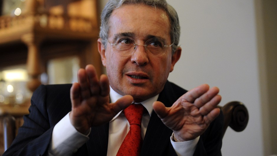 El expresidente de Colombia Álvaro Uribe ha enfrentado varios escándalos por su presunta responsabilidad en espionaje. Por el caso de las llamadas 'ChuzaDAS' fueron condenados dos de sus exfuncionarios a 14 y 8 años de prisión. (
