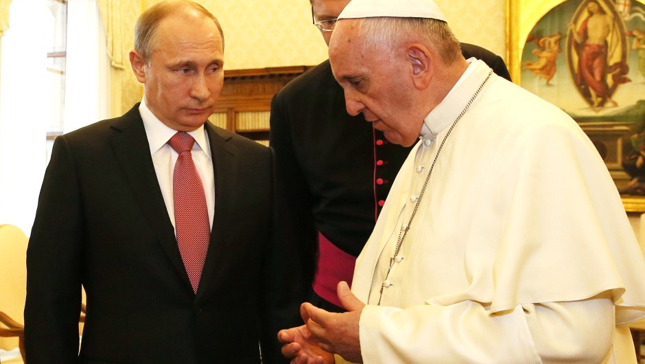 El presidente ruso, Vladimir Putin, que este miércoles 10 de junio de 2015 se reunió con el Papa, dice que no recuerda haber cometido ningún error, "gracias a Dios". Crédito: Vatican Pool/Getty Images.