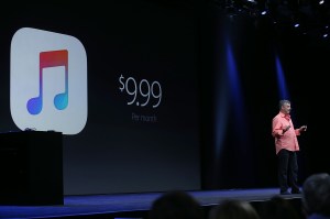 El 8 de junio de 2015, el gigante de Internet Apple anunció la llegada de su nueva plataforma digital musical, Apple Music, una competencia directa a Spotify. (Crédito: Justin Sullivan/Getty Images)