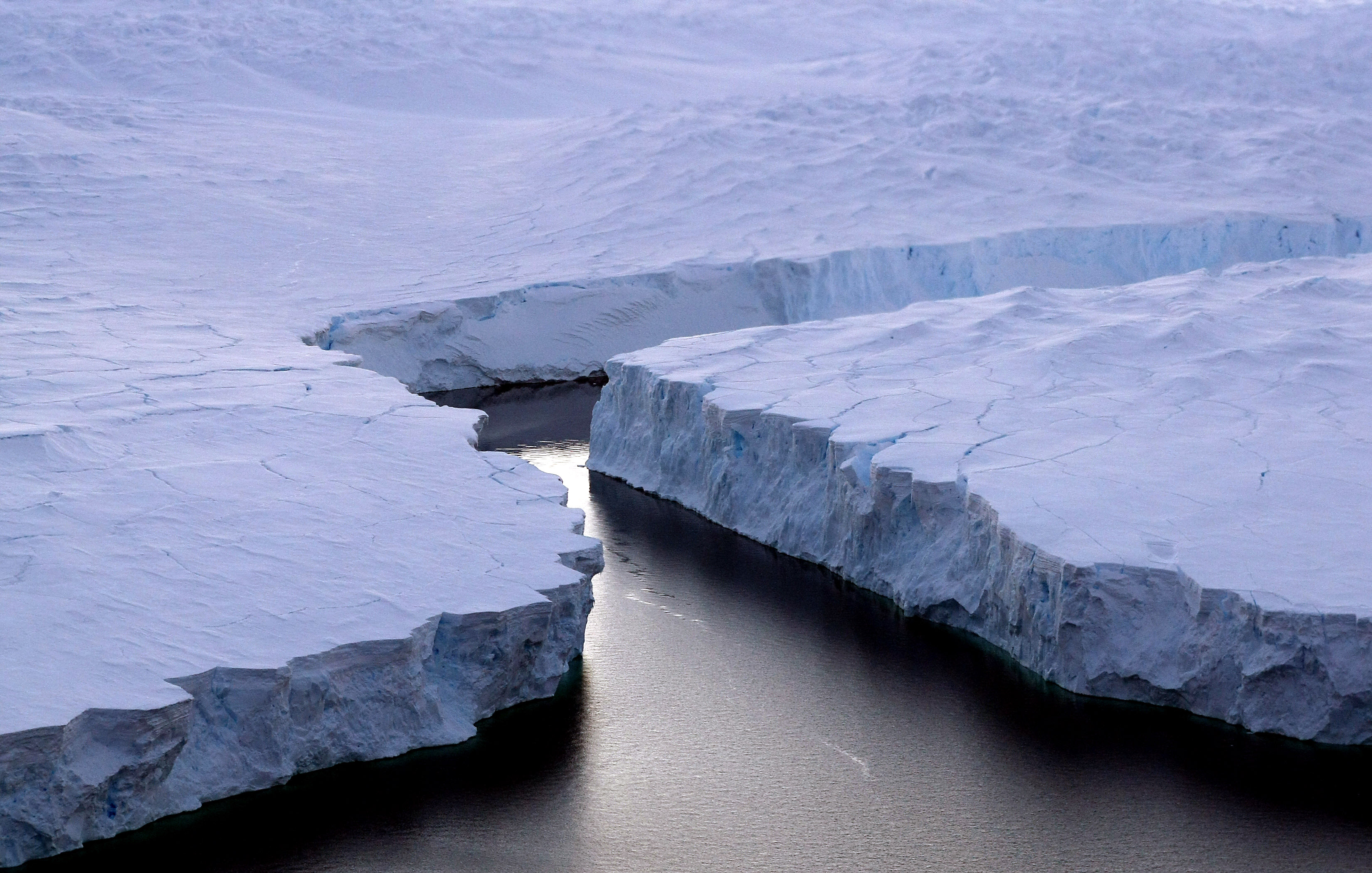 Costa Knox, Territorio Antártico Australiano: un enorme iceberg sufre una ruptura debido al calentamiento climático, según la ONU. (Crédito: TORSTEN BLACKWOOD/AFP/Getty Images)
