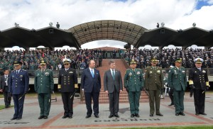 El presidente Santos respaldó completamente a las fuerzas armadas luego de la presentación de este informe. “Que no nos manchen la institución”, dijo en un acto público frente a militares este miércoles. (Crédito: Presidencia Colombia)