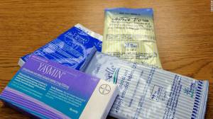 Los anticonceptivos orales, que se consumen una vez al día, tienen una combinación de estrógeno y progesterona. (Crédito:Getty Images)