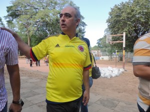 El alcalde de Cúcuta con la camiseta de la selección Colombia. (Crédito: CNN/MVL)