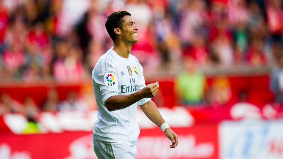Cristiano Ronaldo durante un partido contra el Sporting de Gijón. Crédito: Juan Manuel Serrano Arce/Getty Images