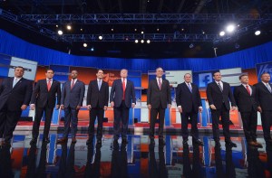 Los principales candidatos republicanos en el debate que se realizó en el Quicken Loans Arena de Cleveland, Ohio. (Crédito: MANDEL NGAN/AFP/Getty Images)
