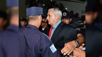 El presidente de Guatemala Otto Pérez Molina a su llegada a tribunales este jueves tras presentar su carta de renuncia. (Crédito: Getty Images)