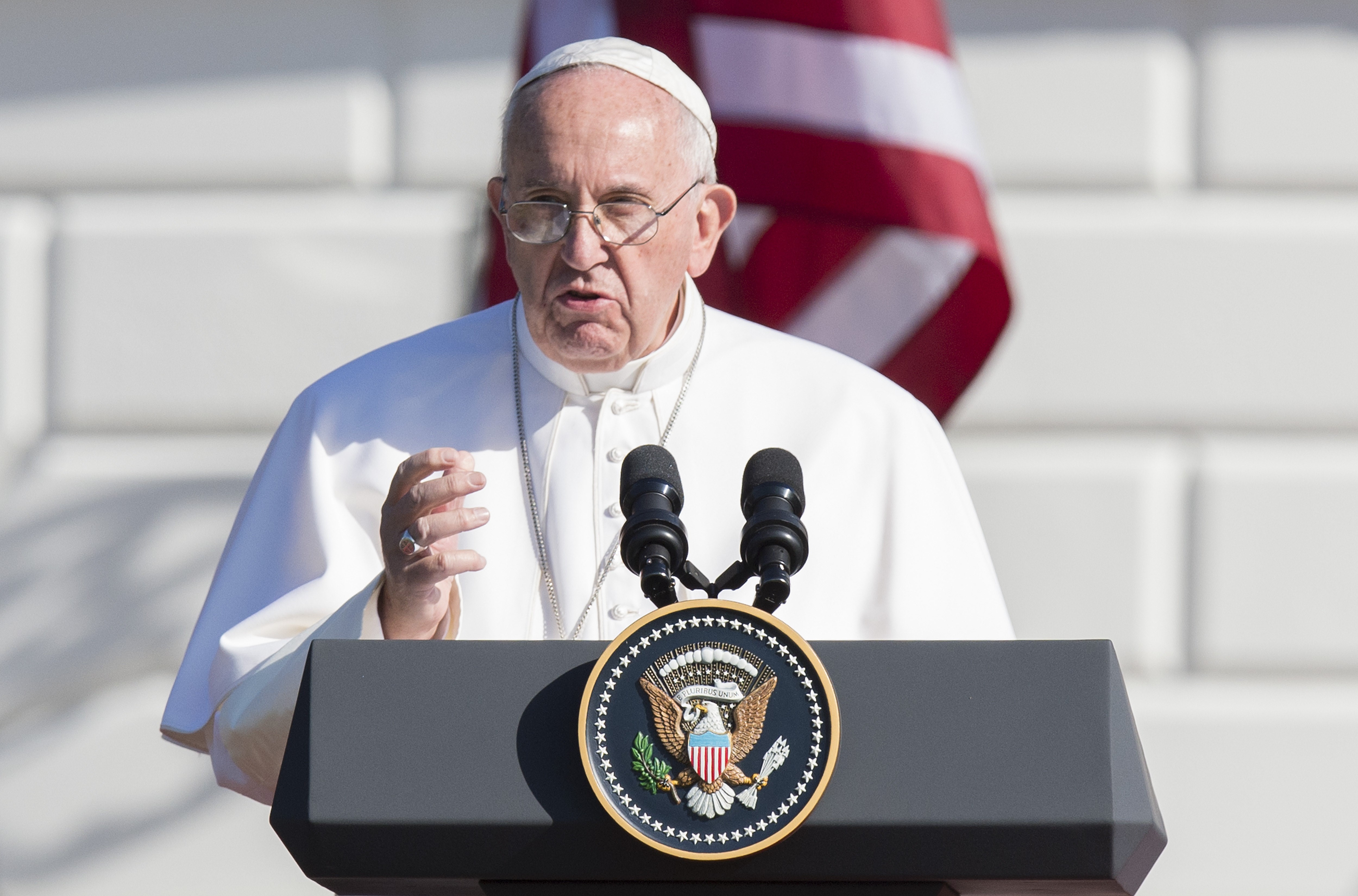 Más de 15.000 personas llenaron el ala sur de la Casa Blanca en una ceremonia de bienvenida a la histórica visita del papa Francisco a los Estados Unidos. Francisco se dirigió a los fieles desde la Casa Blanca (Crédito: JIM WATSON/AFP/Getty Images)