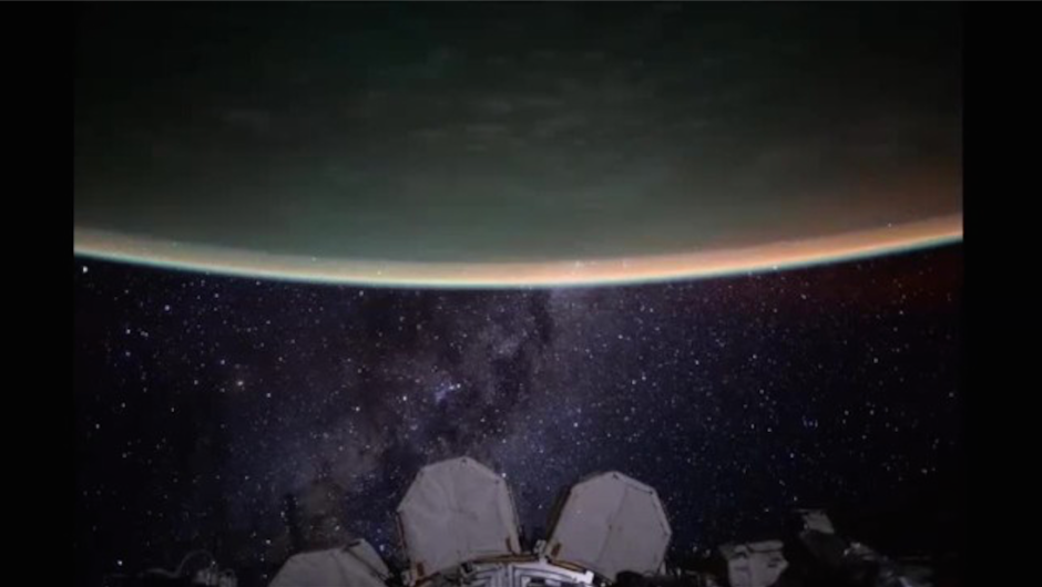 Así se ve la vía láctea desde la EEI. El astronauta Scott Kelly publicó la imagen en 2015.