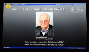 Angus Deaton fue el ganador del premio Nobel de Economía 2015. Foto publicada por la Real Academia Sueca de las Ciencias durante el anuncio del galardón. (Crédito: JONATHAN NACKSTRAND/AFP/Getty Images)