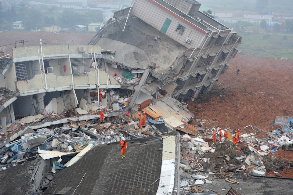 Parte de la gran destrucción causada por un deslizamiento de tierra, en un parque industrial de la ciudad china de Shenzhen. (Crédito: STR/AFP/Getty Images).