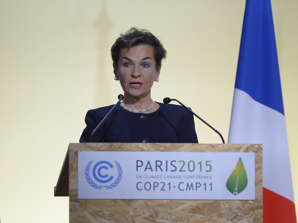 La Secretaria Ejecutiva de la Convención Marco de Naciones Unidas sobre el Cambio Climático, Christiana Figueres, durante un discurso inaugural en la Cumbre del Clima en París, el 30 de noviembre de 2015. (Crédito: BERTRAND GUAY/AFP/Getty Images)