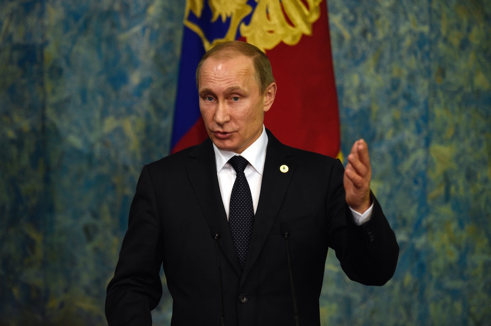 El presidente ruso Vladimir Putin en una conferencia de prensa durante la Cumbre del Clima 2015 en París. (Crédito: MARTIN BUREAU/AFP/Getty Images)