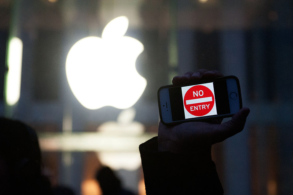 NEW YORK, NY - FEBRUARY 23: A protestor holds up an iPhone that reads, "No Entry" outside of the the Apple store on 5th Avenue on February 23, 2016 in New York City. Protestors gathered to support Apple's decision to resist the FBI's pressure to build a "backdoor" to the iPhone of Syed Rizwan, one of the two San Bernardino shooters. (Photo by Bryan Thomas/Getty Images)