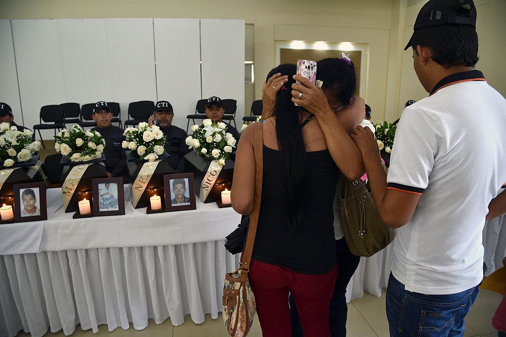 PAZ RECONCILIACIÓN COLOMBIA Relatives of a victim of the armed conflict in Colombia cry during a ceremony marking the dignified return of the remains, in Villavicencio, Meta department, on December 17, 2015. Relatives of twenty nine victims received the remains of their loved ones, recently identified after being found in common graves in five municipal cemeteries of the Meta and Guaviare departments in Colombia, in the framework of the agreement between the country's government and the FARC guerrilla. AFP PHOTO / GUILLERMO LEGARIA / AFP / GUILLERMO LEGARIA (Photo credit should read GUILLERMO LEGARIA/AFP/Getty Images)
