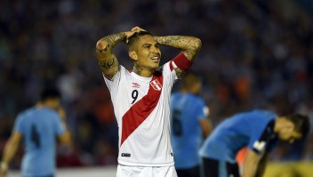 Peru's Paolo Guerrero gestures during the Russia 2018 FIFA World Cup South American Qualifiers' football match against Uruguay at the Centenario stadium in Montevideo, on March 29, 2016. AFP PHOTO / PABLO PORCIUNCULA / AFP / PABLO PORCIUNCULA (Photo credit should read PABLO PORCIUNCULA/AFP/Getty Images)