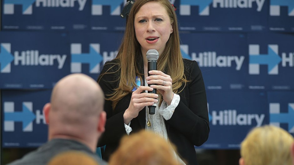 Chelsea Clinton, the daughter of Democratic presidential hopeful Hillary Clinton, campaigns for her mother at Denizens Brewing Company in Silver Spring, Maryland on April 21, 2016. / AFP / MANDEL NGAN (Photo credit should read MANDEL NGAN/AFP/Getty Images)
