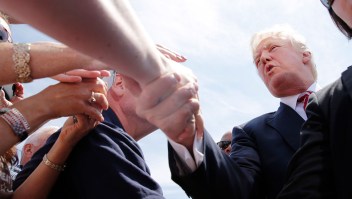Republican presidential nominee Donald Trump greets supporters after arriving in Cleveland on the third day of the Republican National Convention on July 20, 2016, in Cleveland, Ohio. / AFP / DOMINICK REUTER (Photo credit should read DOMINICK REUTER/AFP/Getty Images)