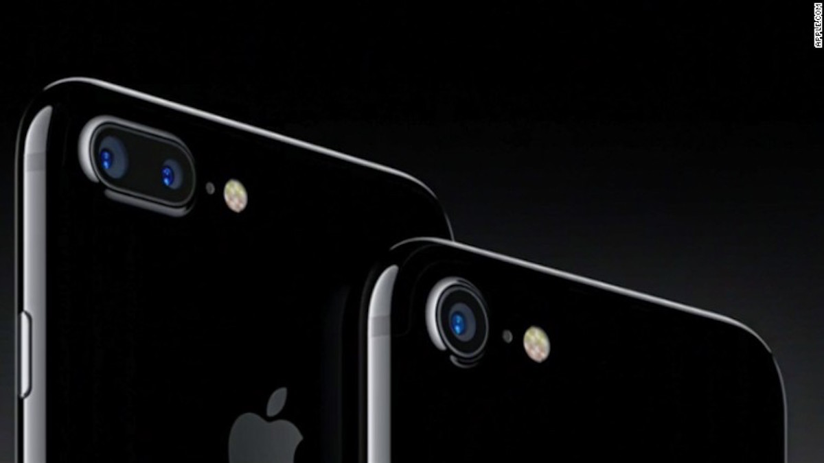 Los nuevos iPhone 7 y iPhone 7 Plus son resistentes al agua, vienen en distintos tonos de negro y tienen cámaras mejoradas (Crédito: Apple)