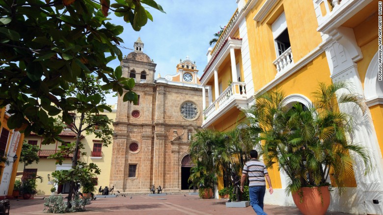 Cartagena, con su ciudad amurallada, es la ciudad más turística de Colombia y la que más visitantes extranjeros recibe. 