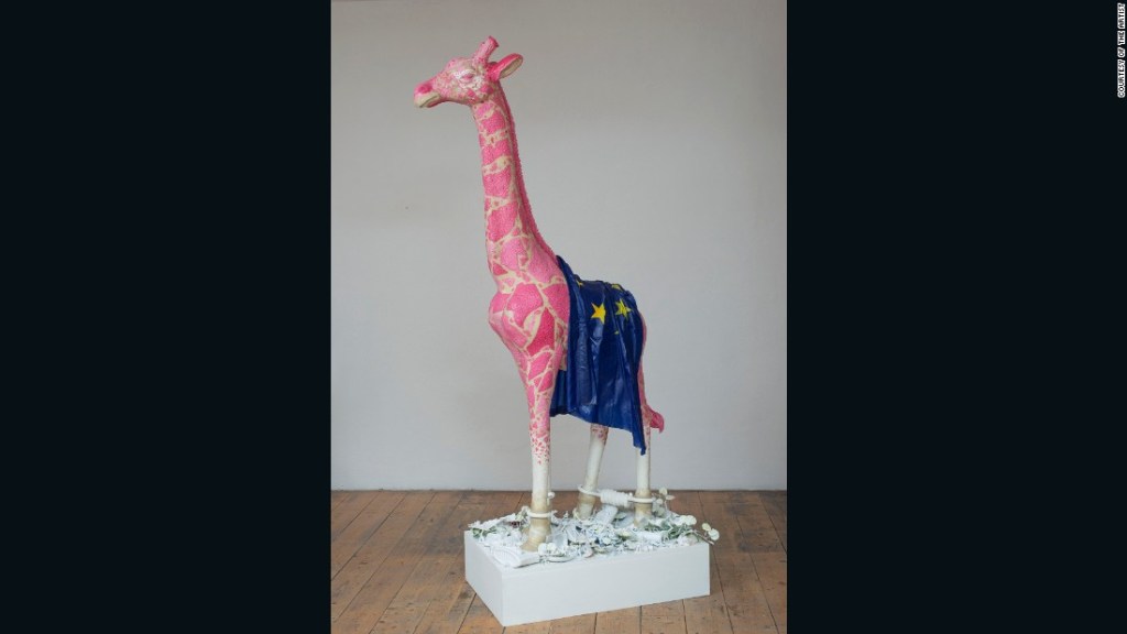 "Demasiado lejos del corazón" (2016) - Inspirado en un cuento africano, la jirafa de Savini satiriza la brecha entre agentes del poder de la Unión Europea en Bruselas y el resto de la población. 