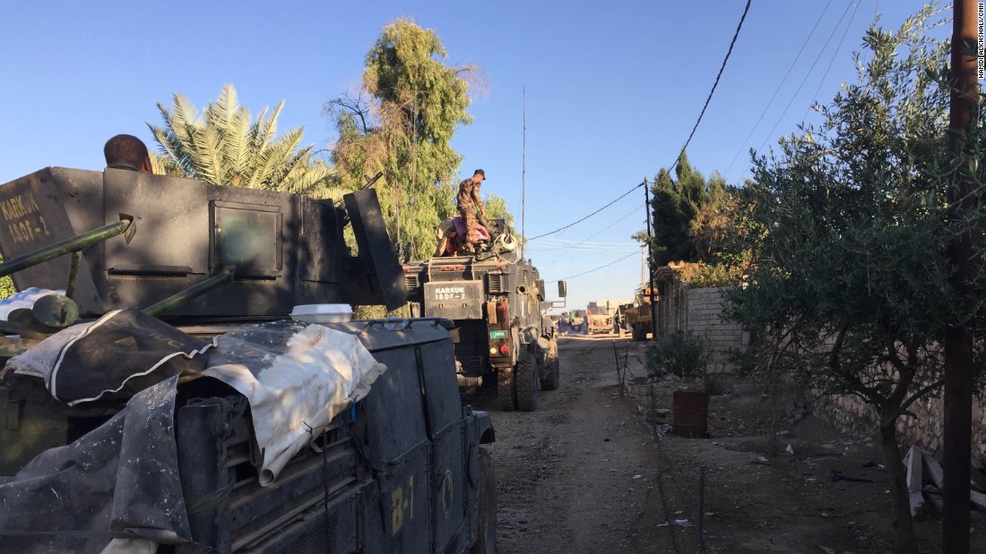 El regimiento Kirkuk, de las fuerzas antiterroristas iraquíes, iba detrás del regimiento donde estaban los periodistas. 