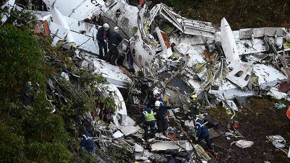 Rescuers search for survivors from the wreckage of the LAMIA airlines charter plane carrying members of the Chapecoense Real football team that crashed in the mountains of Cerro Gordo, municipality of La Union, on November 29, 2016. A charter plane carrying the Brazilian football team crashed in the mountains in Colombia late Monday, killing as many as 75 people, officials said. / AFP / RAUL ARBOLEDA (Photo credit should read RAUL ARBOLEDA/AFP/Getty Images)