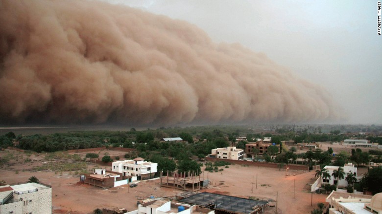 Las tormentas de arena cada vez son más comunes en la capital de Sudán, Jartum. En pocas horas, pueden destruir aldeas y cultivos. 