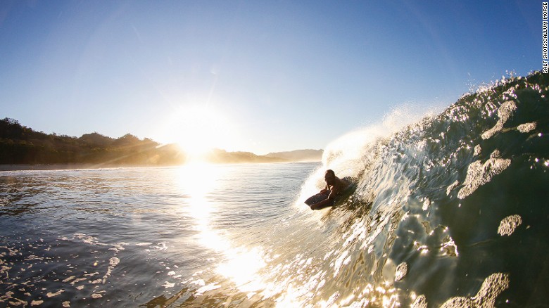  Costa Rica cuenta con lugares impresionantes donde principiantes y expertos pueden hacer surf.
