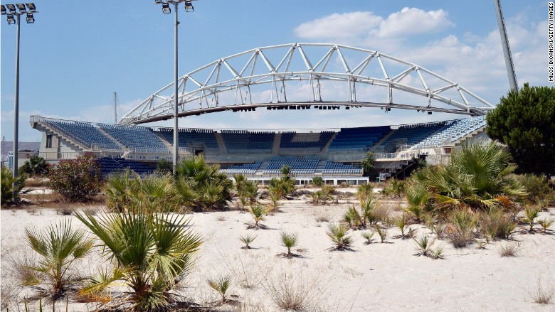El estadio usado para los juegos de voleibol en los Juegos Olímpicos de Atenas está actualmente abandonado. 