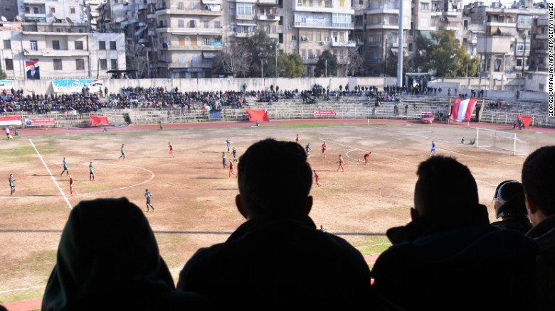 El fútbol profesional regresó después de cinco años a Aleppo. 