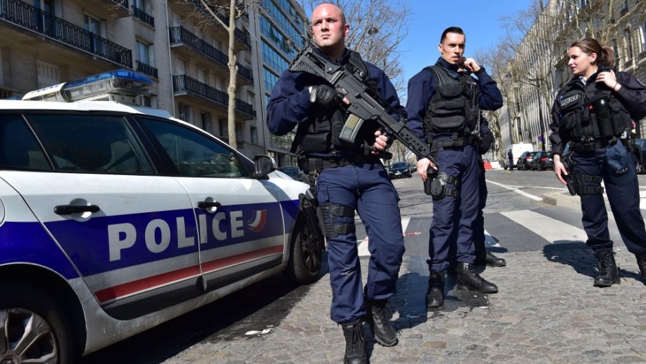 French Police officers secure the scene near the Paris offices of the International Monetary Fund (IMF) on March 16, 2017 in Paris, after a letter bomb exploded in the premises. An employee at the Paris offices of the International Monetary Fund suffered injuries to her hands and face after opening a letter which exploded on March 16, police said. Several people were evacuated from the building near the Arc de Triomphe monument "as a precaution", a police source said. / AFP PHOTO / CHRISTOPHE ARCHAMBAULT (Photo credit should read CHRISTOPHE ARCHAMBAULT/AFP/Getty Images)