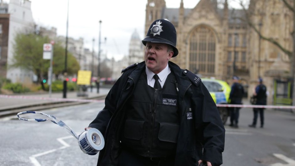 A police officer sets up a police cordon outside the Houses of Parliament in central London on March 22, 2017 during an emergency incident. / AFP PHOTO / Daniel LEAL-OLIVAS (Photo credit should read DANIEL LEAL-OLIVAS/AFP/Getty Images)