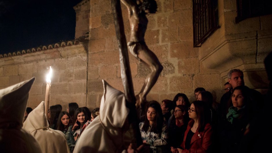 ZAMORA, SPAIN - APRIL 11: Spectators watch as penitents from the Cristo de la Buena Muerte (Good Dead Christ) brotherhood take part in a procession in the early hours of the morning on April 11, 2017 in Zamora, Spain. Spain celebrates holy week before Easter with processions in most Spanish towns and villages. (Photo by Pablo Blazquez Dominguez/Getty Images)