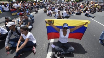 Opposition activists block the Francisco Fajardo main motorway in eastern Caracas on May 20, 2017 to protest against President Nicolas Maduro. Venezuelan protesters and supporters of embattled President Nicolas Maduro take to the streets Saturday as a deadly political crisis plays out in a divided country on the verge of paralysis. / AFP PHOTO / JUAN BARRETO (Photo credit should read JUAN BARRETO/AFP/Getty Images)