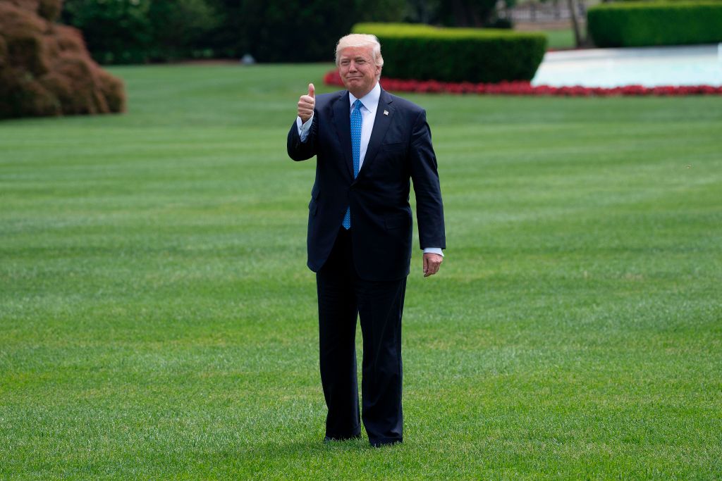 US President Donald Trump gives a thumbs up as he departs the White House in Washington, DC, May 19, 2017. / AFP PHOTO / JIM WATSON (Photo credit should read JIM WATSON/AFP/Getty Images)