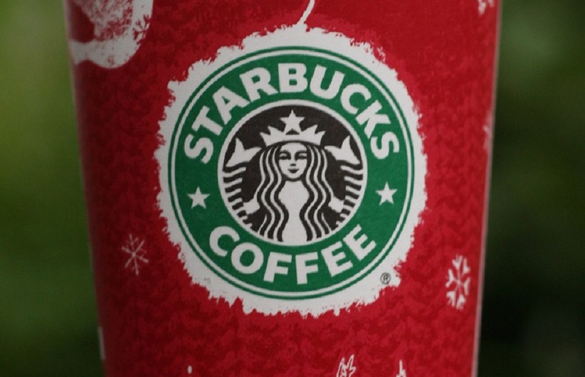 Los copos de nieve y las tórtolas fueron parte del diseño del vaso de Starbucks para las fiestas de 2008, que convirtió el logotipo de Starbucks en un adorno de árbol de Navidad.