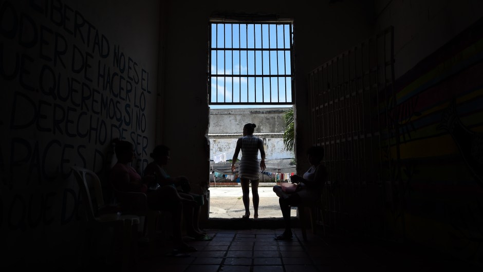 Colombian inmate Arleth Martinez - in prison for extortion - goes out to the courtyard of the San Diego jail in Cartagena, Colombia on August 24, 2017. The Interno is the first restaurant in the country to operate inside a women's prison, sponsored by the Internal Theater foundation. Inmates receive training in this initiative that gives them a second chance at life and reintegration in society. / AFP PHOTO / Raul Arboleda (Photo credit should read RAUL ARBOLEDA/AFP/Getty Images)