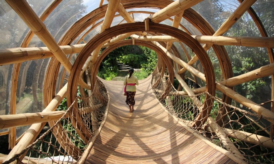 “Esto es el futuro. Es pura arquitectura… respirar aire limpio y tocar la naturaleza, eso lo es todo”, dice el arquitecto Defit Wijiya. Foto: Dean Irvine/CNN
