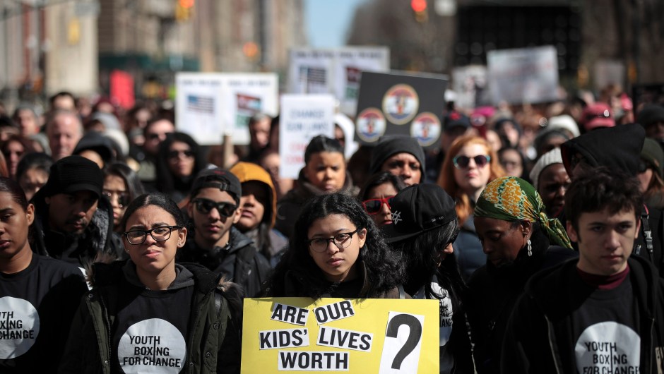 Los manifestantes eligieron el negro como el color de la Marcha por Nuestras Vidas. (Crédito: Drew Angerer/Getty Images)