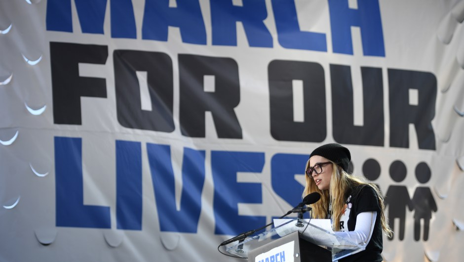 Delaney Tarr, sobreviviente de la masacre en la escuela secundaria Marjory Stoneman Douglas en Parkland, Florida, durante su discurso en la Marcha por Nuestras Vidas en Wahington. (Crédito: JIM WATSON/AFP/Getty Images)
