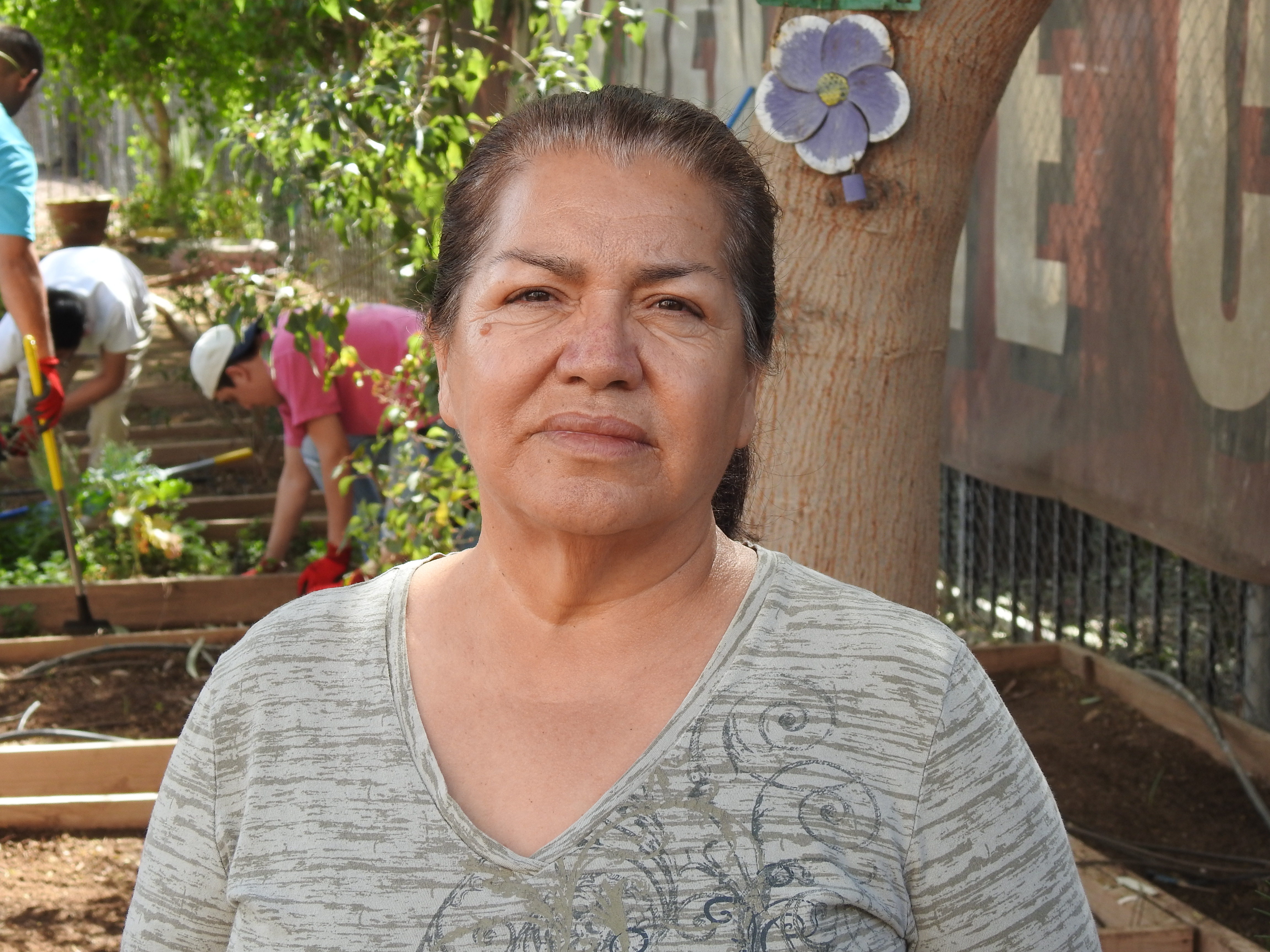 Irma Carrillo Nevarez, en el Centro Comunitario Golden Gate en Phoenix, Arizona. Ella dice que ha recibido poca ayuda de las autoridades para encontrar a sus hijos desaparecidos.