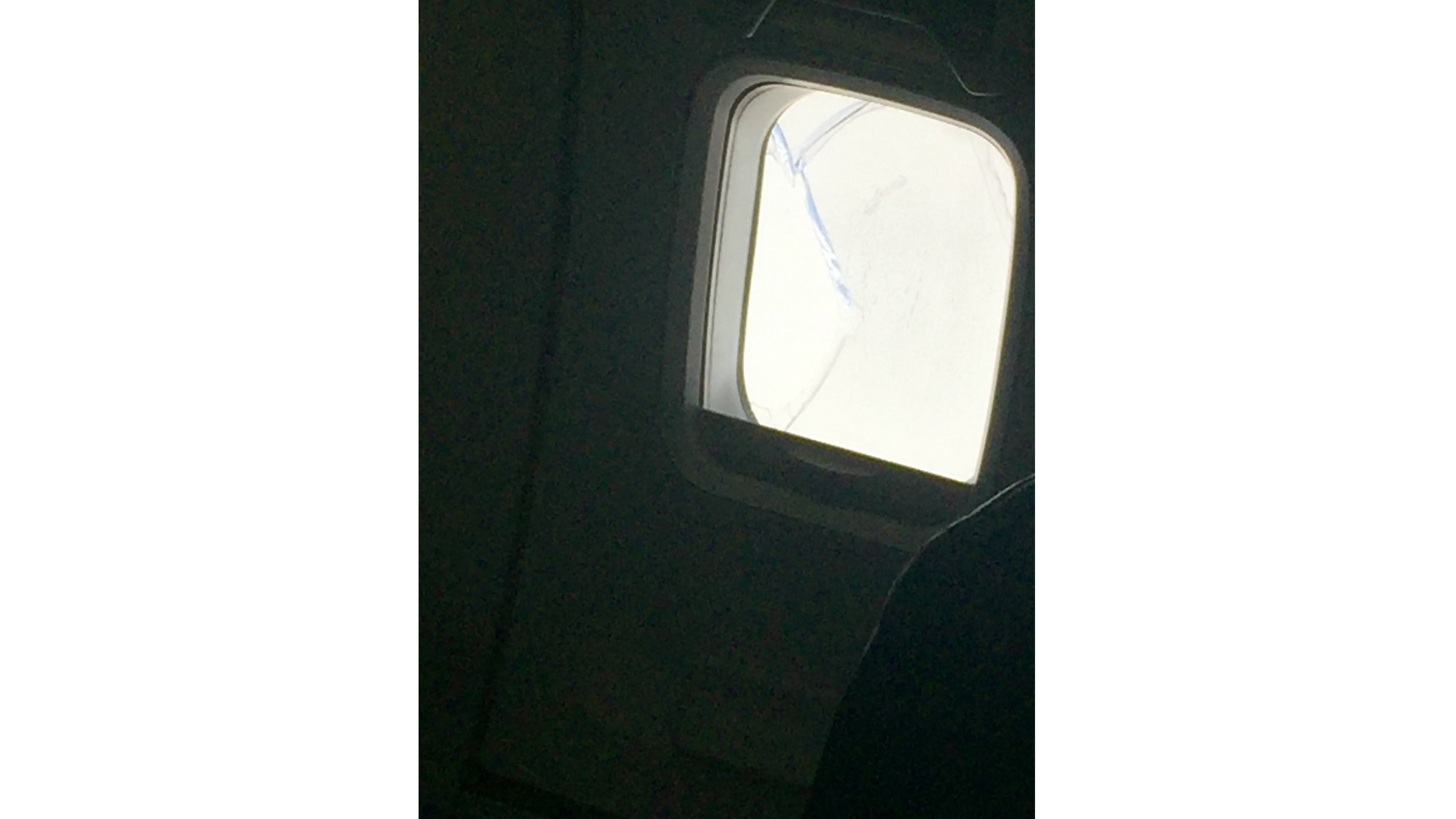 Vuelo de Southwest Airlines aterriza de emergencia con ventana rota