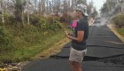 Residentes en Hawai luchan contra bombas de lava