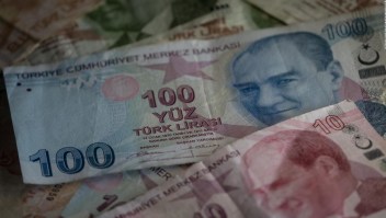 Turquía enfrenta la caída de su moneda
