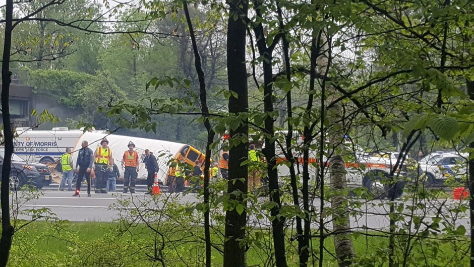 Alan Fulton capturó imágenes de las autoridades que respondieron al accidente de autobús en el condado de Morris, Nueva Jersey. "La escena fue tan horrible como creías que sería con un autobús lleno de niños arrancados del bastidor", le dijo Fulton a CNN.