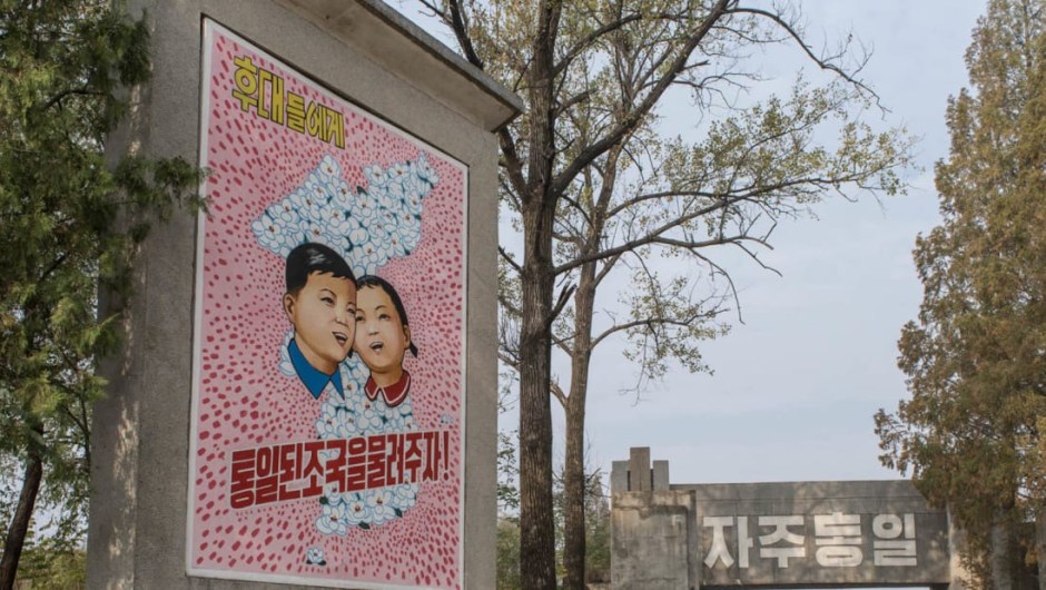 Norte vs Sur: en el Norte, hay dos puntos de interés principales dentro de la zona desmilitarizada: Panmunjom y el puesto de observación de Muro de Hormigón, que domina la barrera antitanque surcoreana en el extremo sur de la zona desmilitarizada.