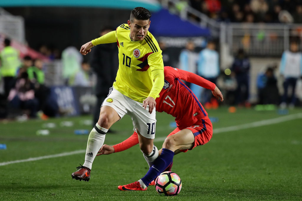SUWON, SOUTH KOREA - NOVEMBER 10:  James Rodriguez of Colombia compete for the ball with Lee Jae-Sung of South Korea during the international friendly match between South Korea and Colombia at Suwon World Cup Stadium on November 10, 2017 in Suwon, South Korea.  (Photo by Chung Sung-Jun/Getty Images)